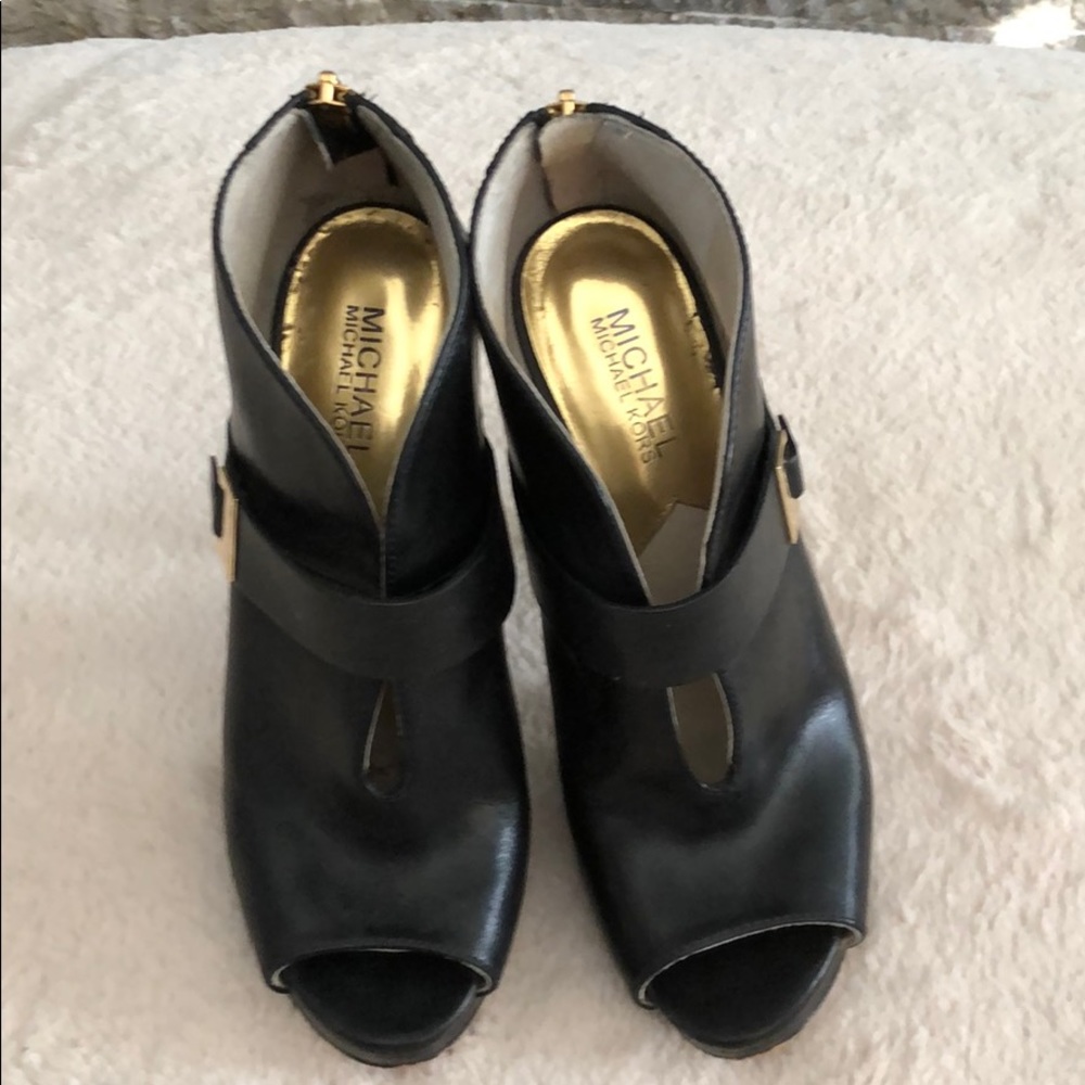 Michael Kors🌹booties with gold hardware - Picture 6 of 7